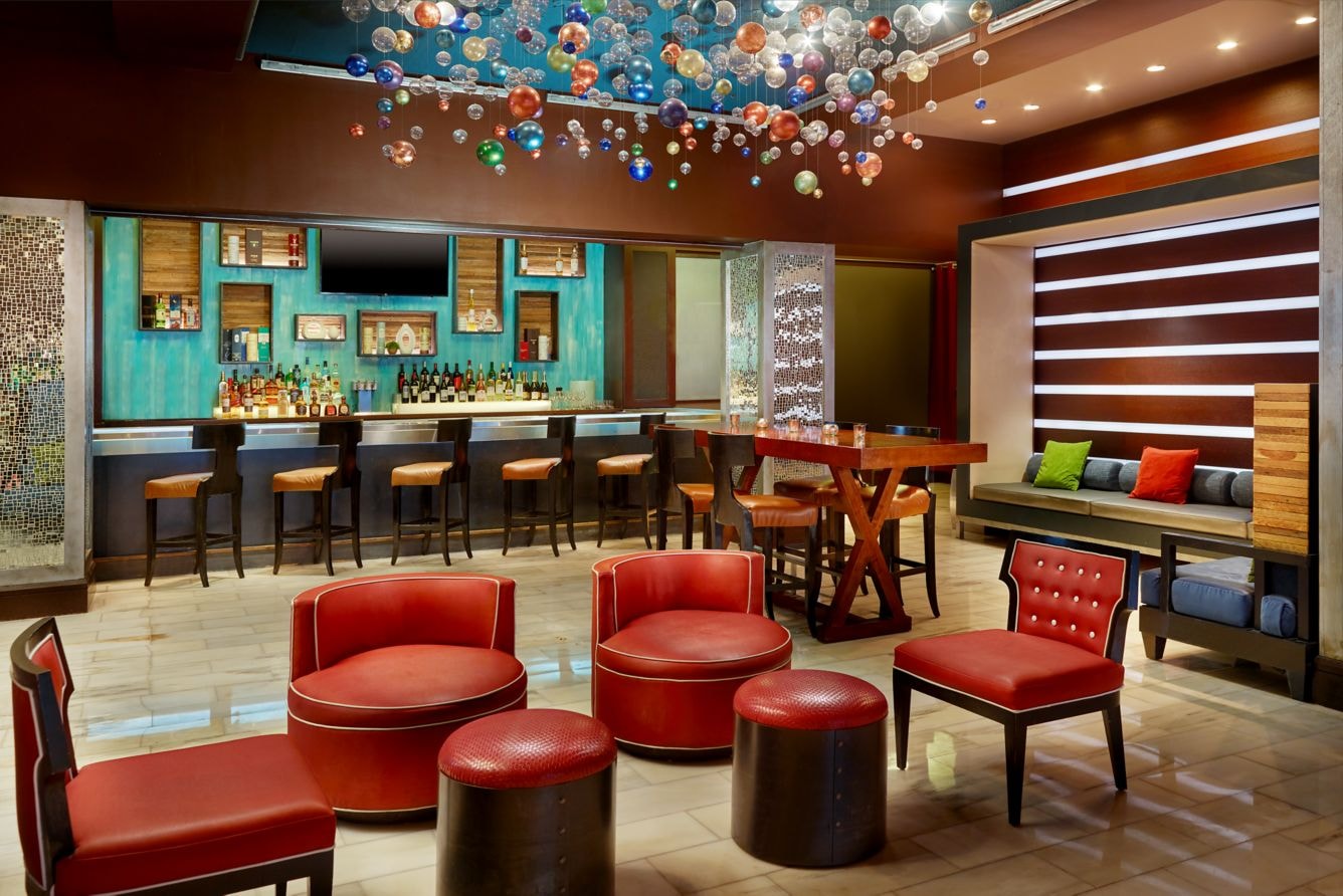 Bar & Lounge